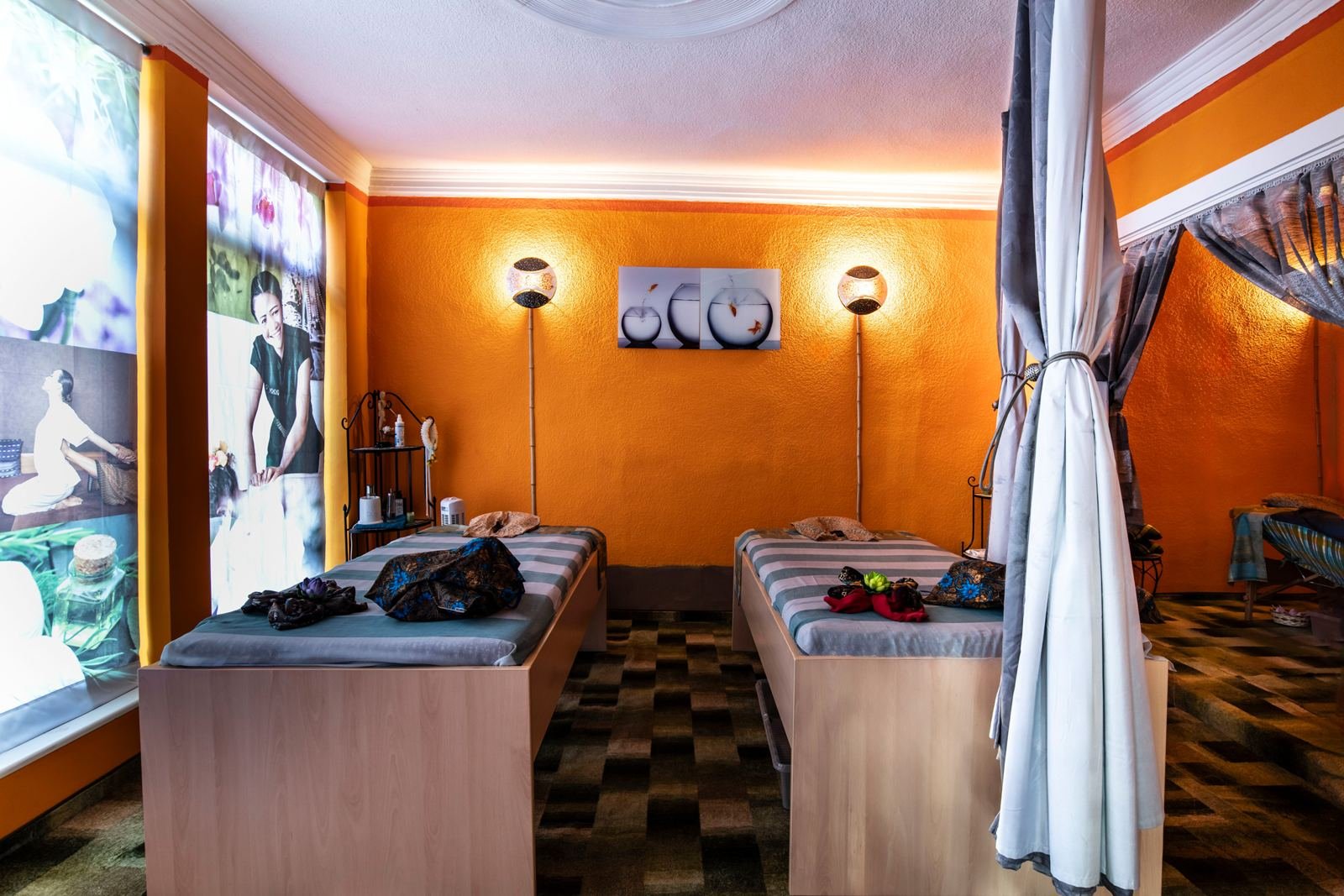 Massageraum mit zwei Liegen